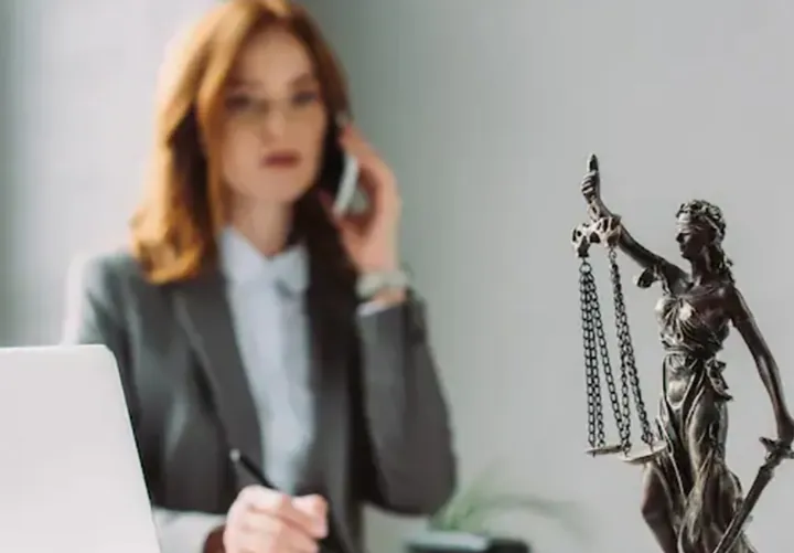 هشدار کانون وکلای مونترال به مهاجران درباره وکلای تقلبی